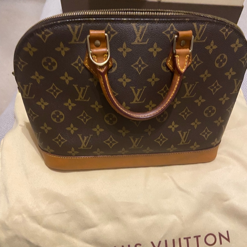 Authentic Louis Vuitton Alma pm in good condition…